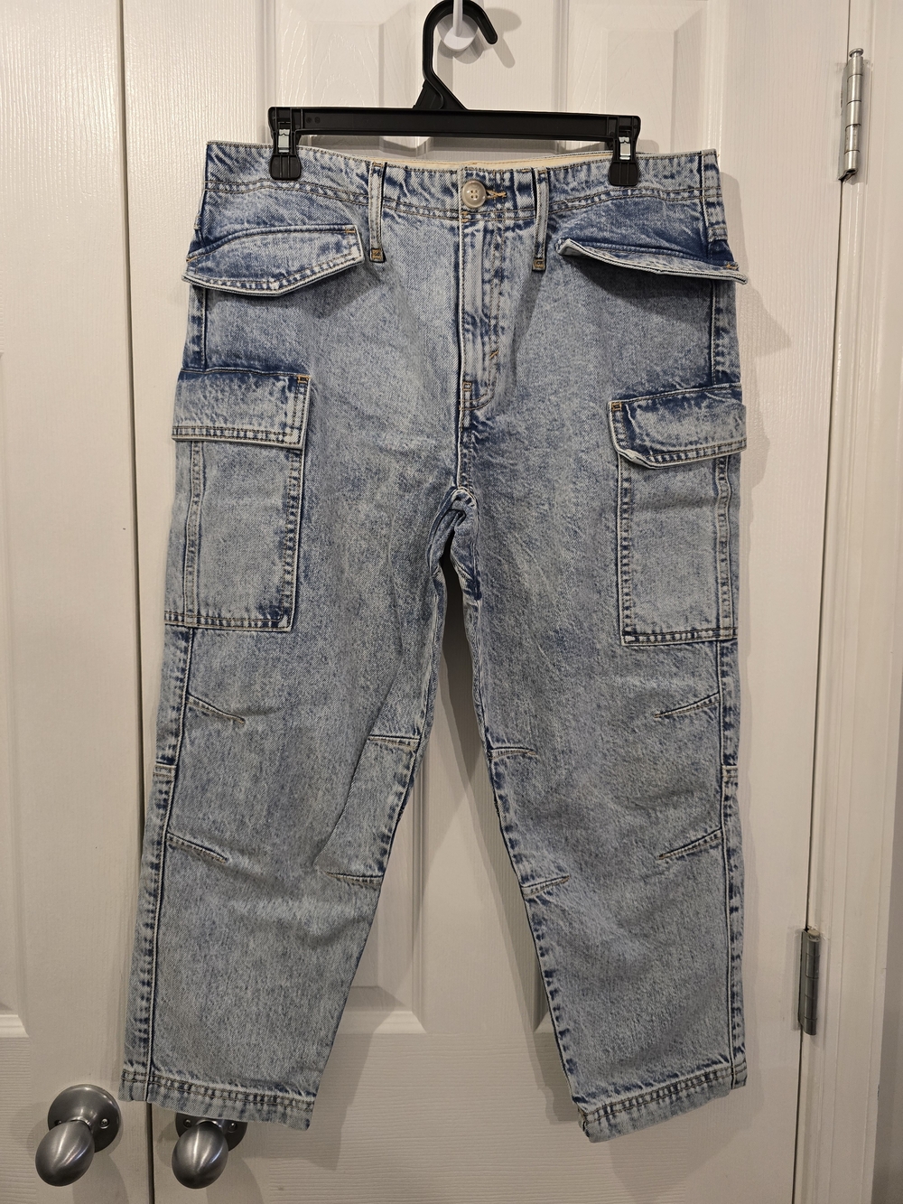 NWOT Light Wash Cargo Cropped Jeans - Pocket Detail - 32" Waist